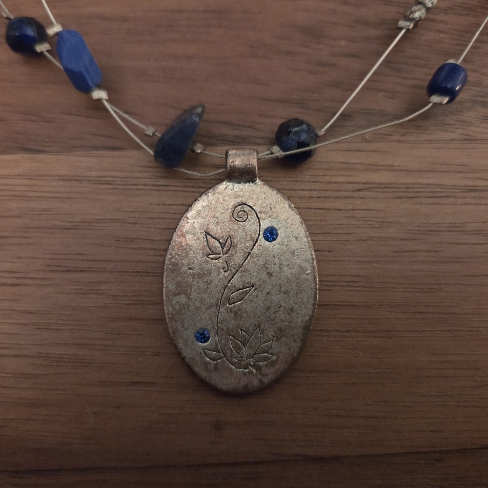 Elegant Blue and Silver Pendant Necklace - Picture 2 of 2